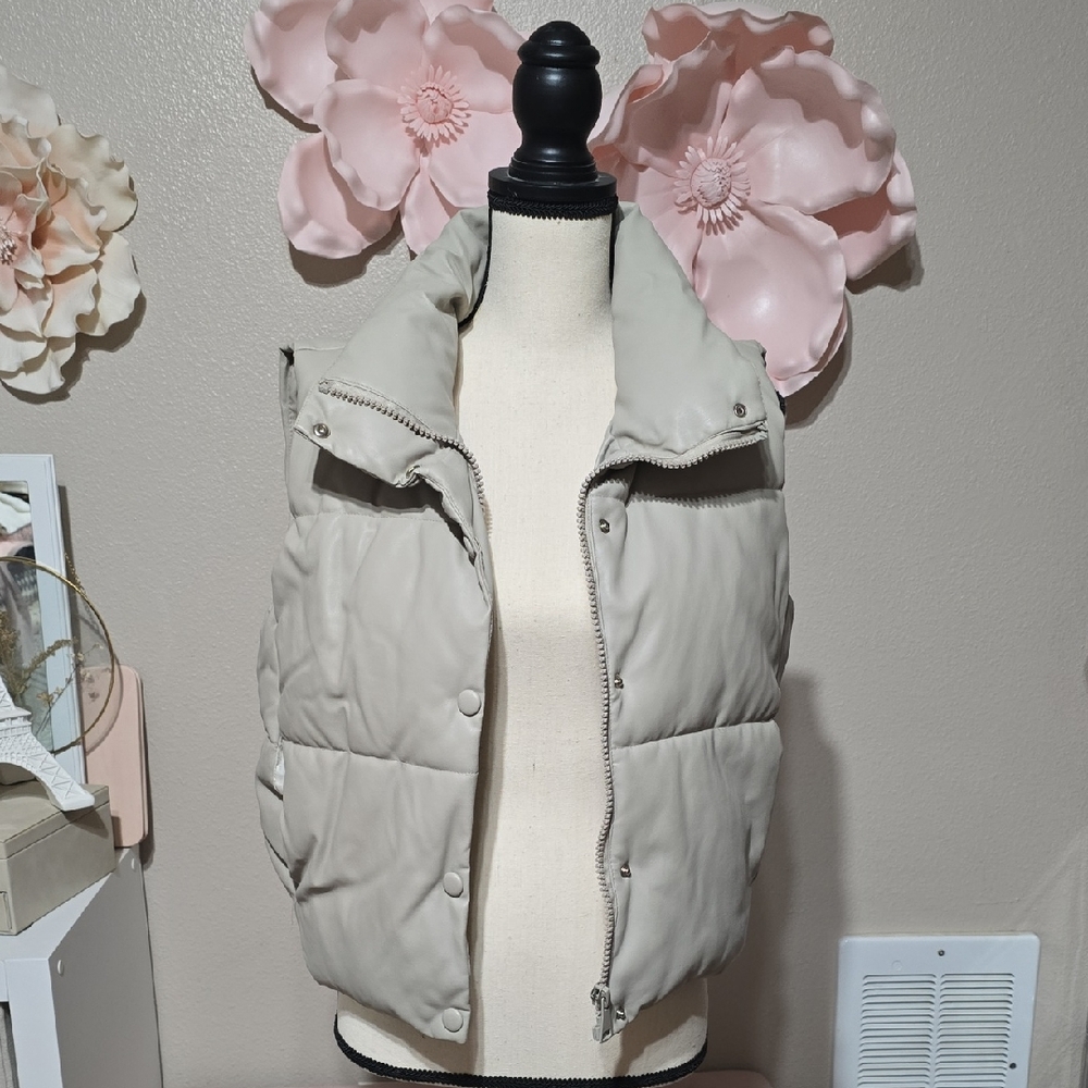 ZARA Beige Puffer Vest – Size XS
